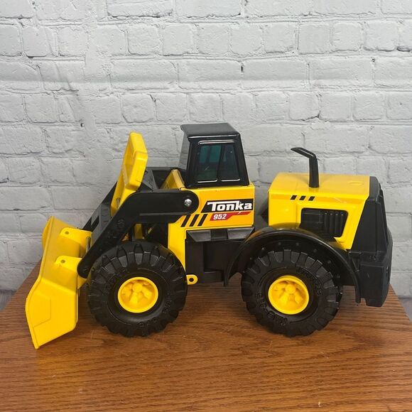 $_12.JPG?set_id=880000500F TONKA | steel front loader model 952 mfg 2020